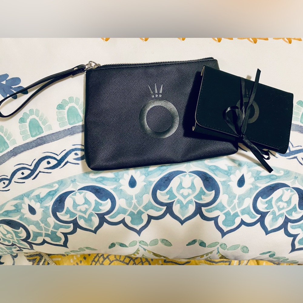 NEW! NEVER USED! PANDORA WRISTLET ZIPPER POUCH AND JEWELRY CLUTCH